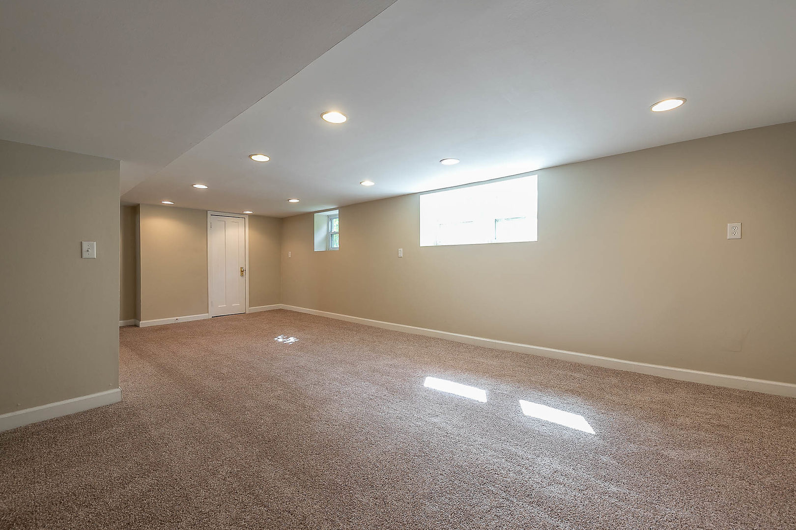 452 Loudon Road Riverside, IL 60546 - Photo 23 of 28 an empty room with a empty space and windows