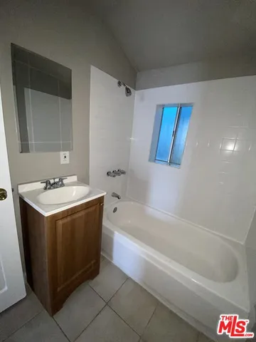 $2,200 | 2734 West 15th Street, Los Angeles, CA 90006