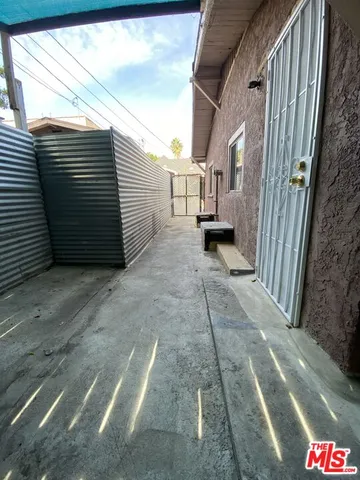 $2,200 | 2734 West 15th Street, Los Angeles, CA 90006