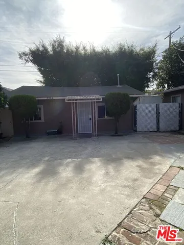 $2,200 | 2734 West 15th Street, Los Angeles, CA 90006