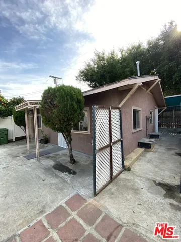 $2,200 | 2734 West 15th Street, Los Angeles, CA 90006