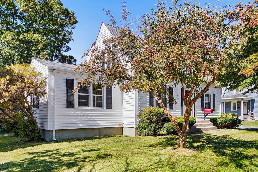 706 High Street Cumberland, RI 02864 - Photo 6 of 34 Gallery Image 6