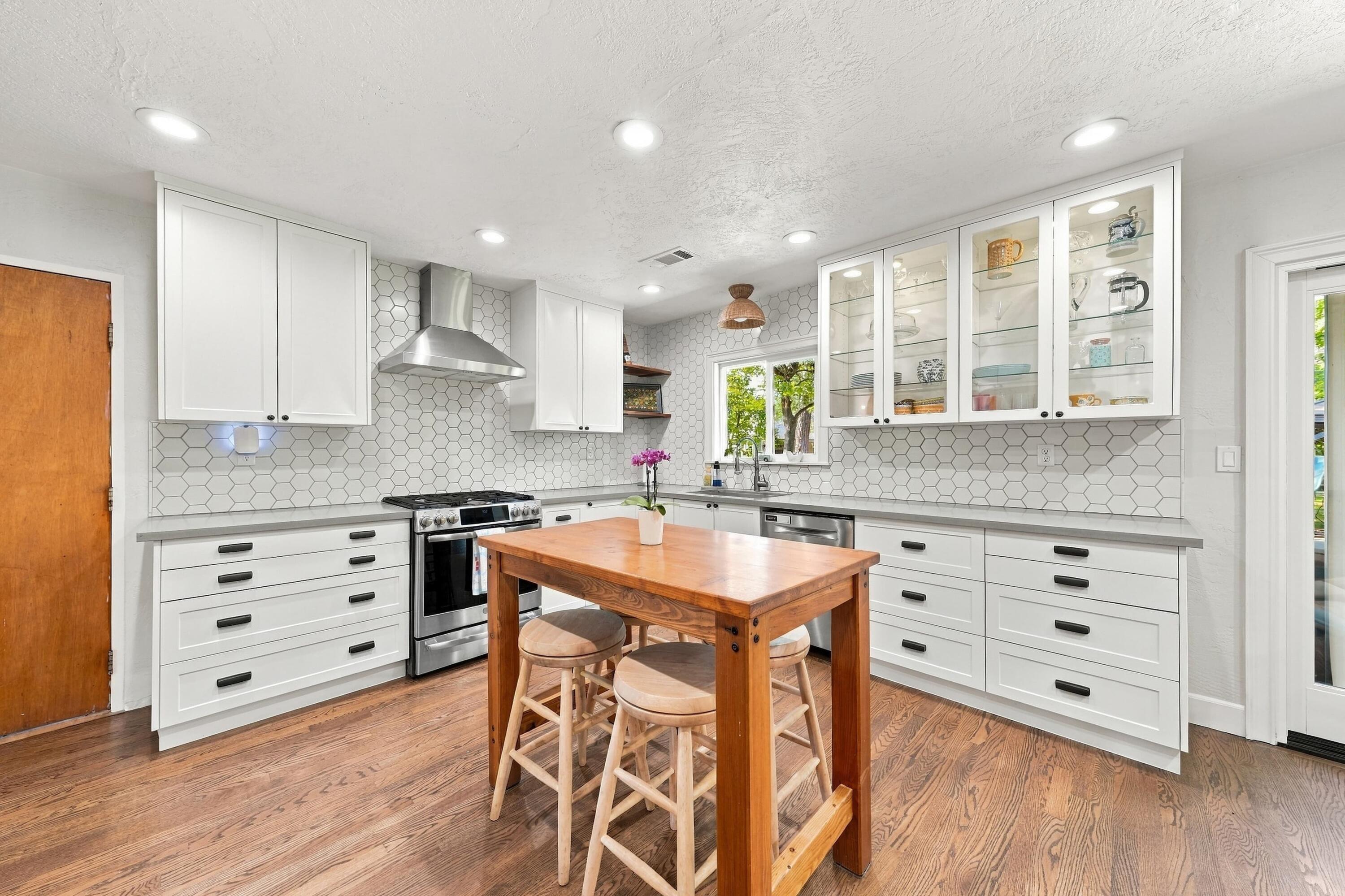 3252 Inverness Street Redding, CA 96002 - Photo 6 of 27 Kitchen