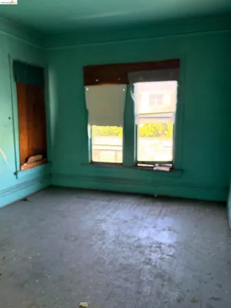 a view of entryway and kitchen
