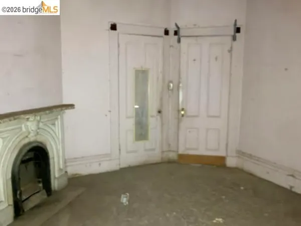 a view of entryway with washer and dryer