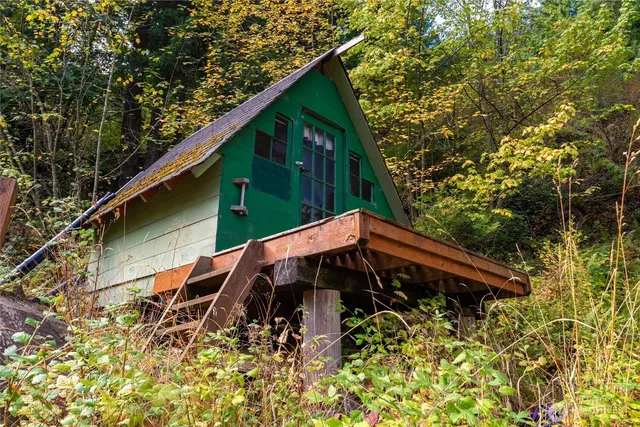 $275,000 | 2929 Cedar Avenue, Lummi Island, WA 98262