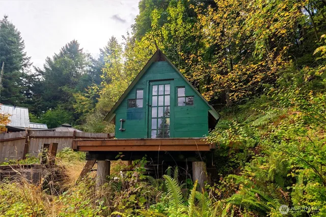 $275,000 | 2929 Cedar Avenue, Lummi Island, WA 98262