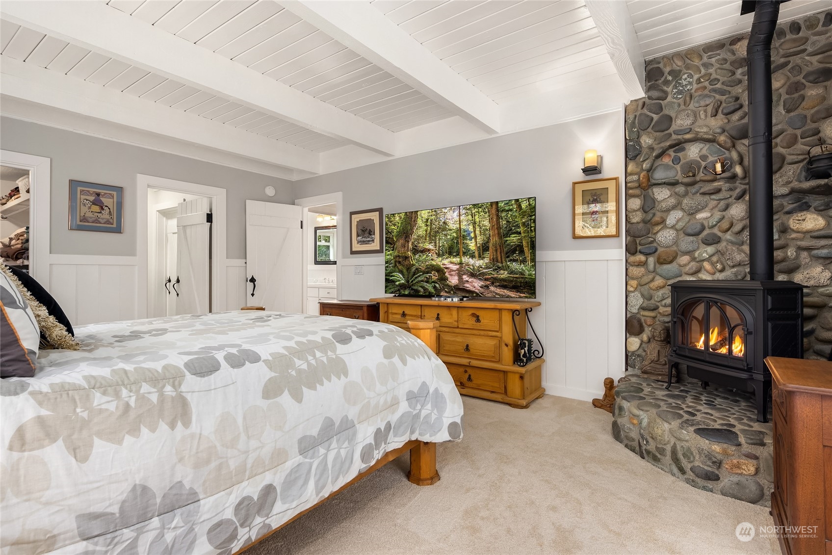 8020 Hansen Road Northeast Bainbridge Island, WA 98110 - Photo 15 of 38 Gallery Image 15