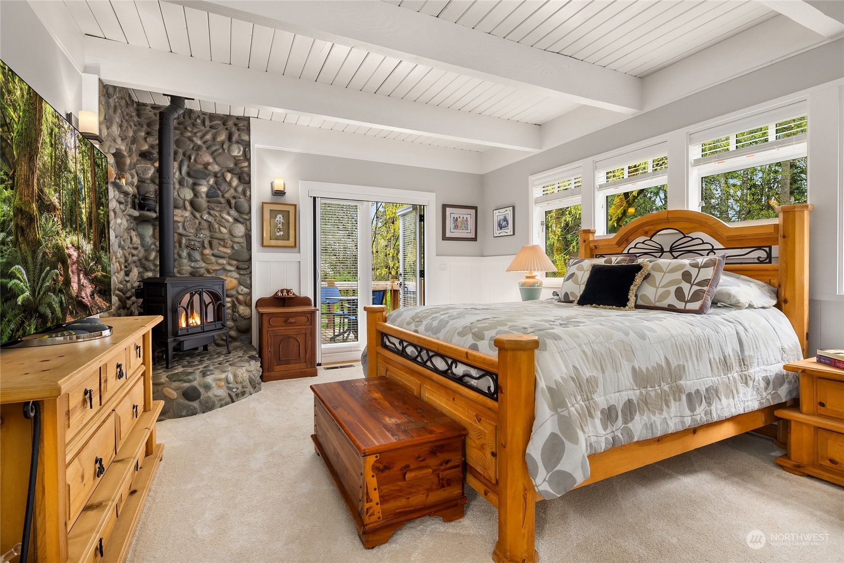 8020 Hansen Road Northeast Bainbridge Island, WA 98110 - Photo 17 of 38 Gallery Image 17