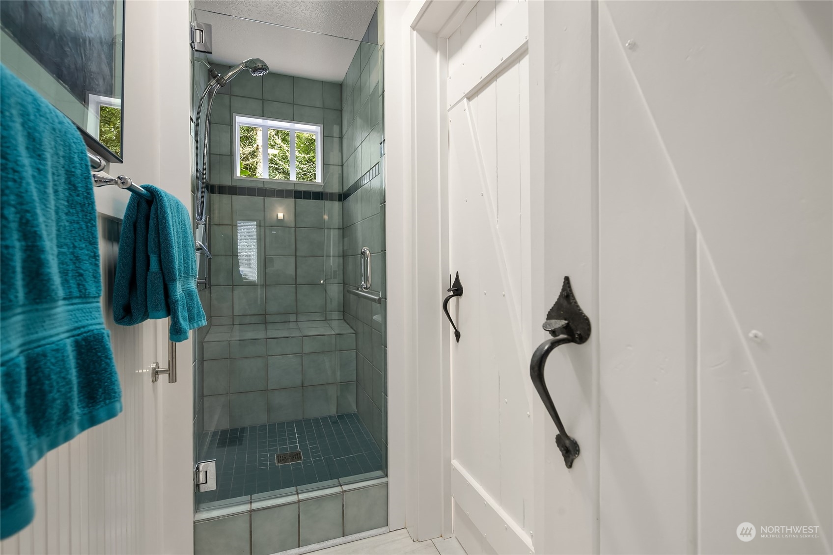 8020 Hansen Road Northeast Bainbridge Island, WA 98110 - Photo 18 of 38 Gallery Image 18