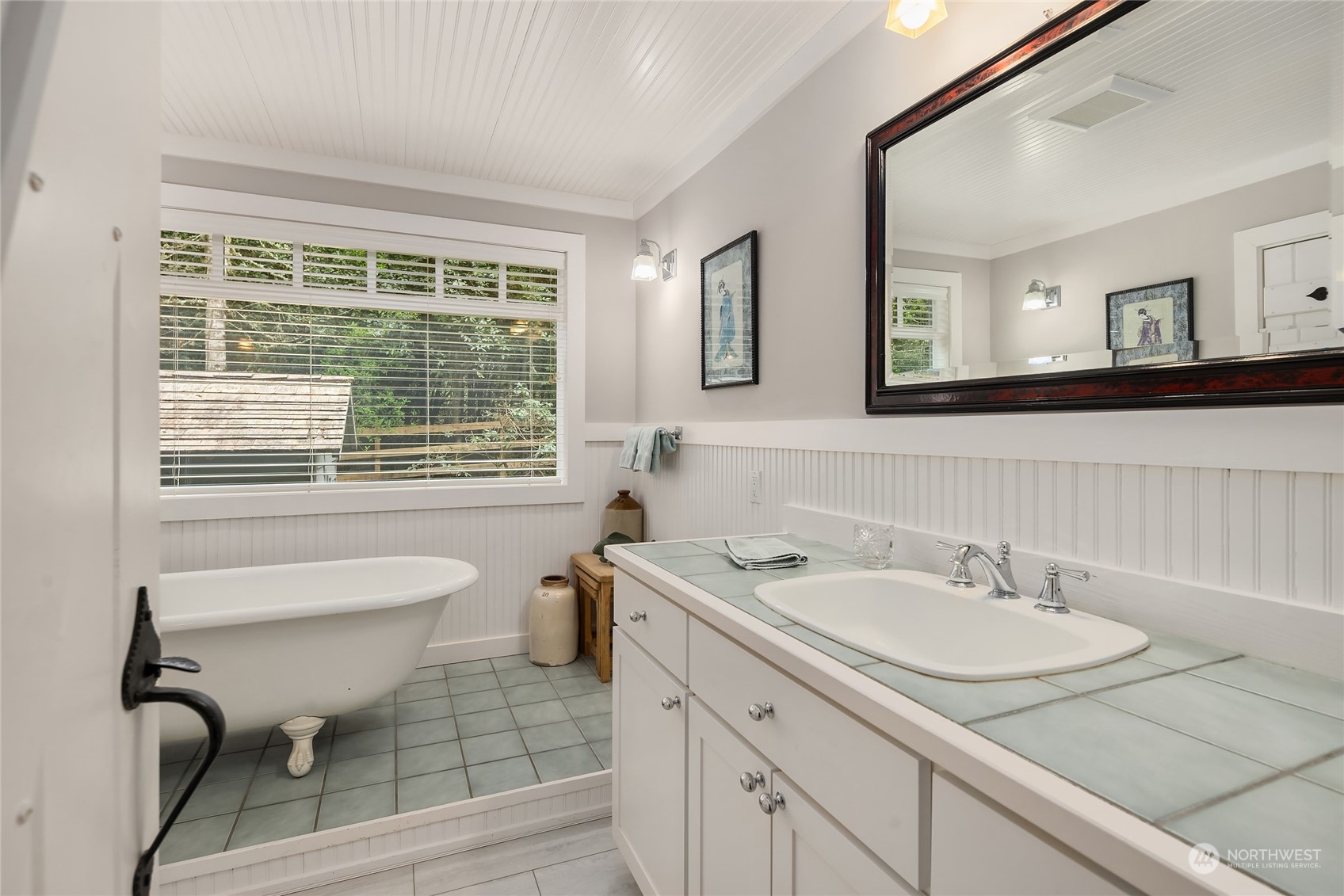 8020 Hansen Road Northeast Bainbridge Island, WA 98110 - Photo 19 of 38 Gallery Image 19