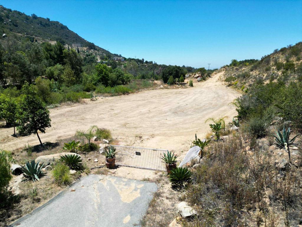 5589 Rainbow Creek Road Fallbrook, CA 92028 - Photo 4 of 26