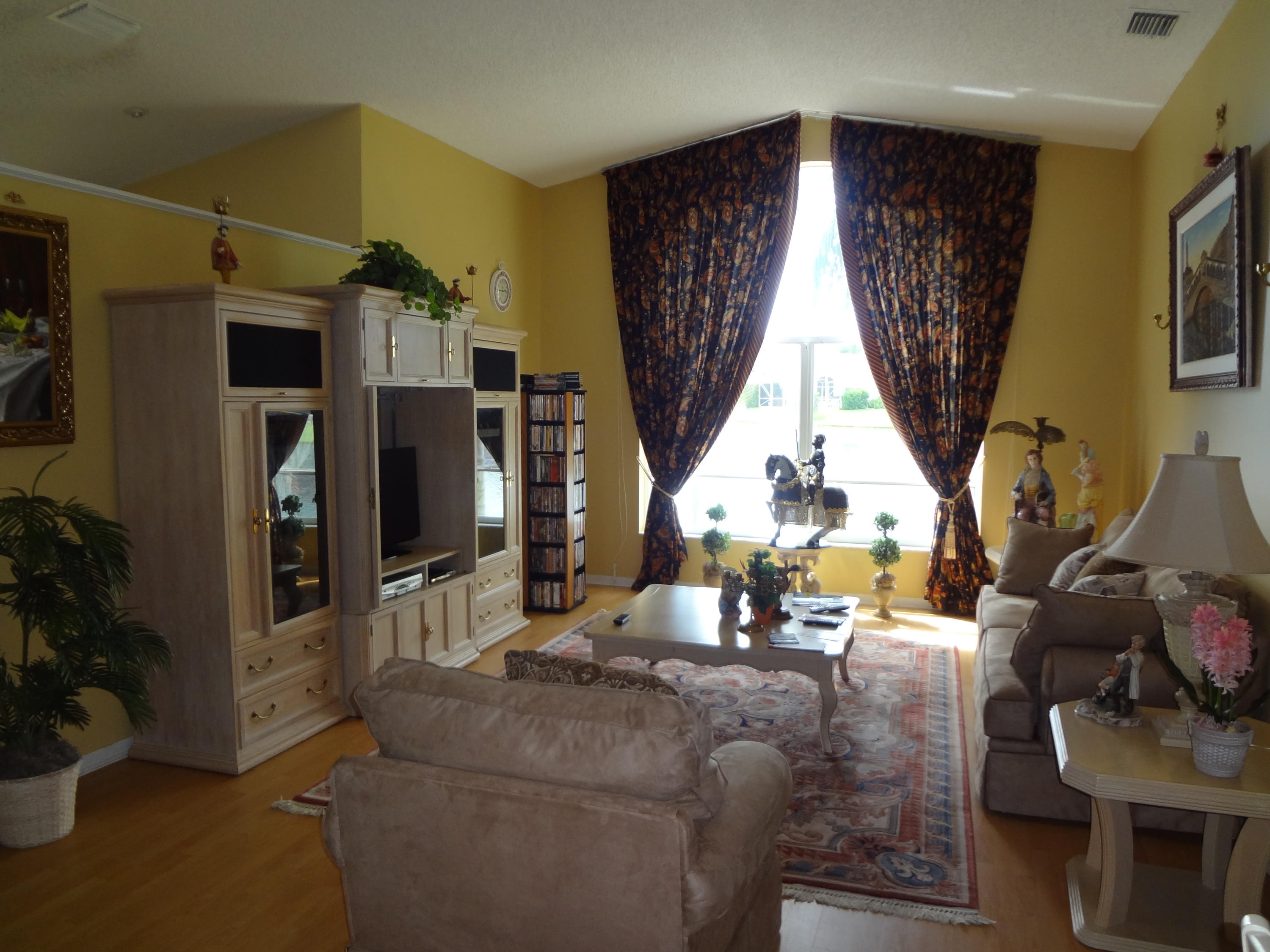 9577 Tavernier Drive Boca Raton, FL 33496 - Photo 4 of 30 Living Room