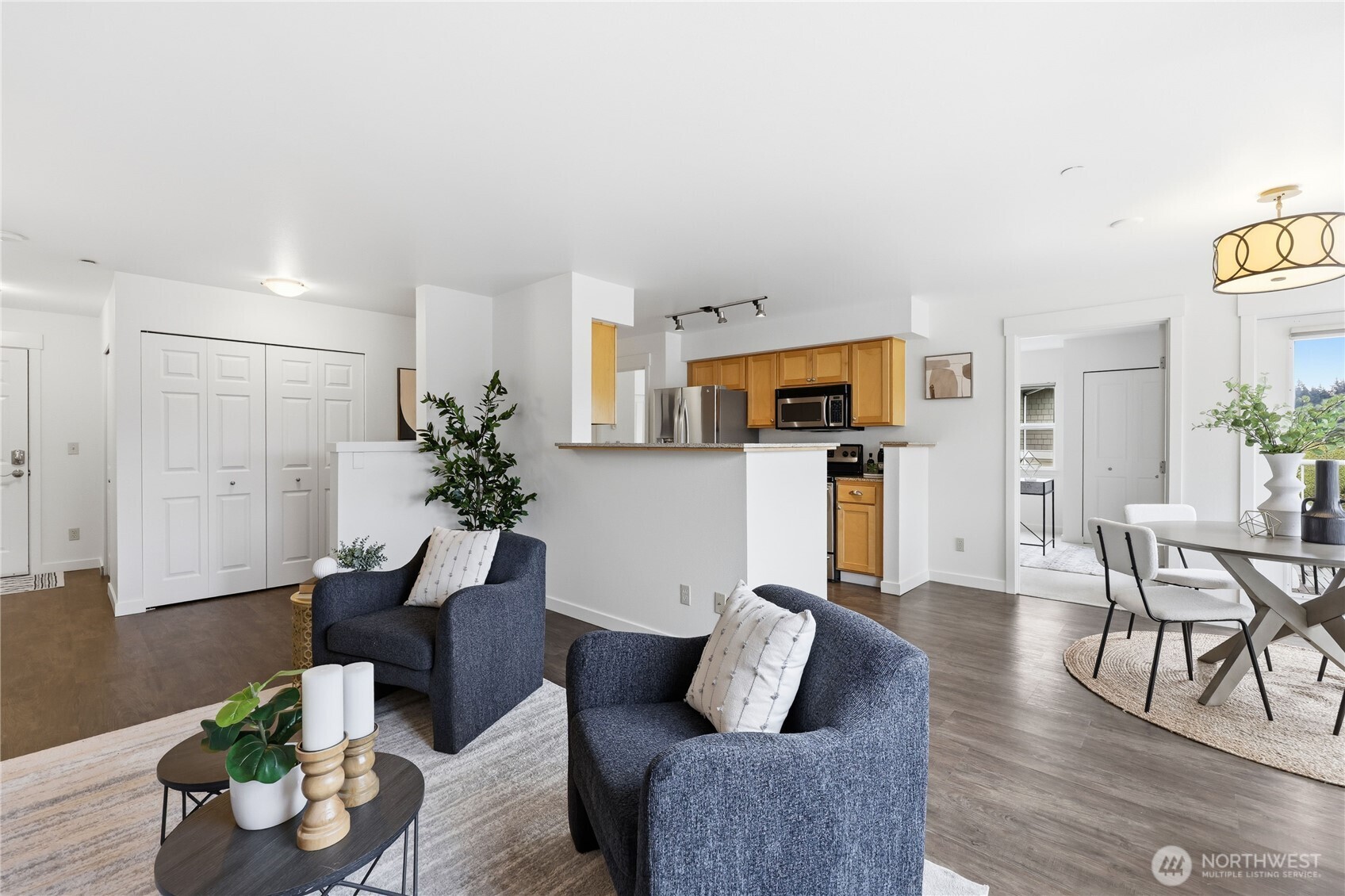 300 High School Road Northeast, Unit 300 Bainbridge Island, WA 98110 - Photo 6 of 32