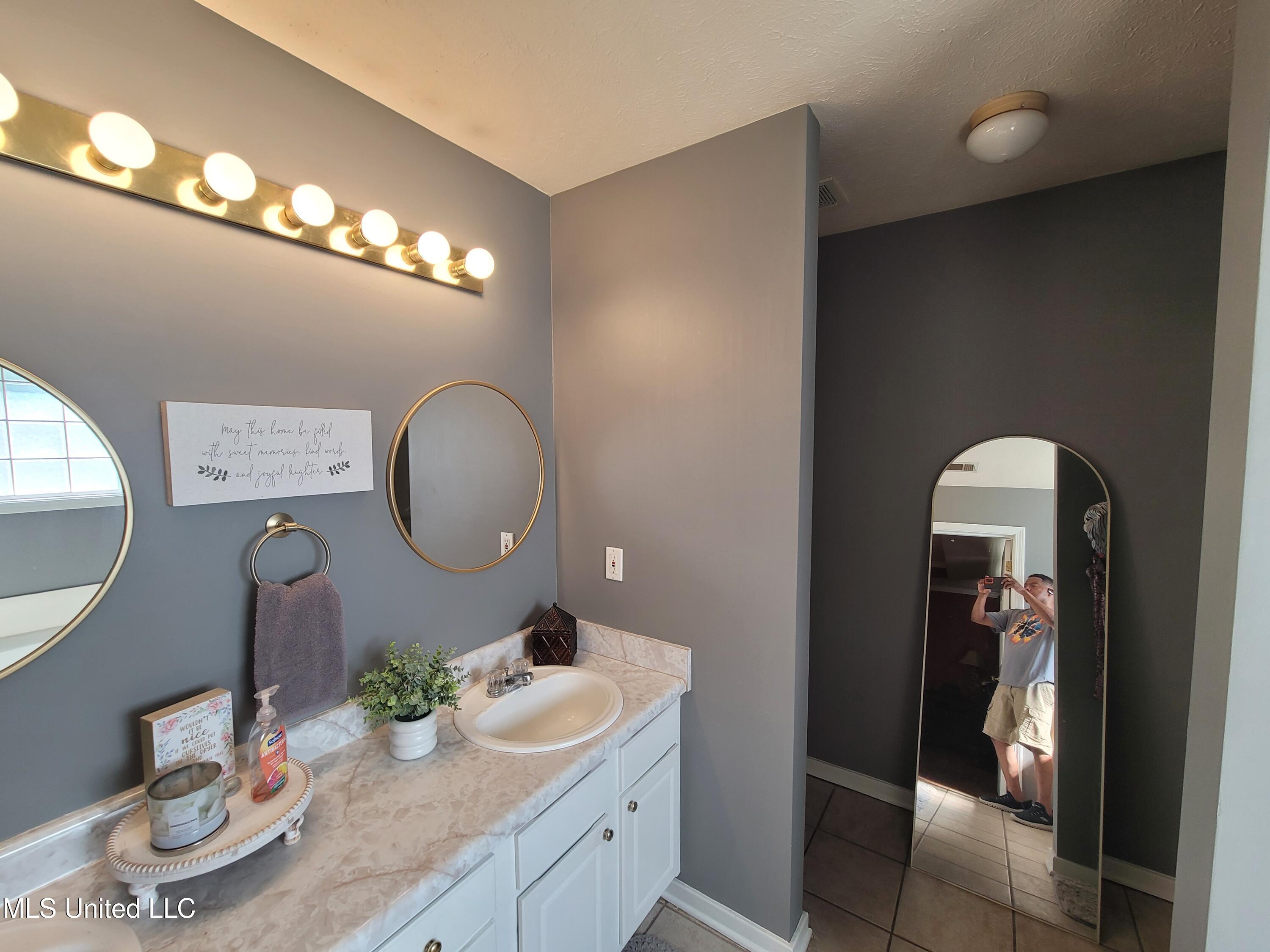 317 Willow Run Pearl, MS 39208 - Photo 19 of 49 Bathroom