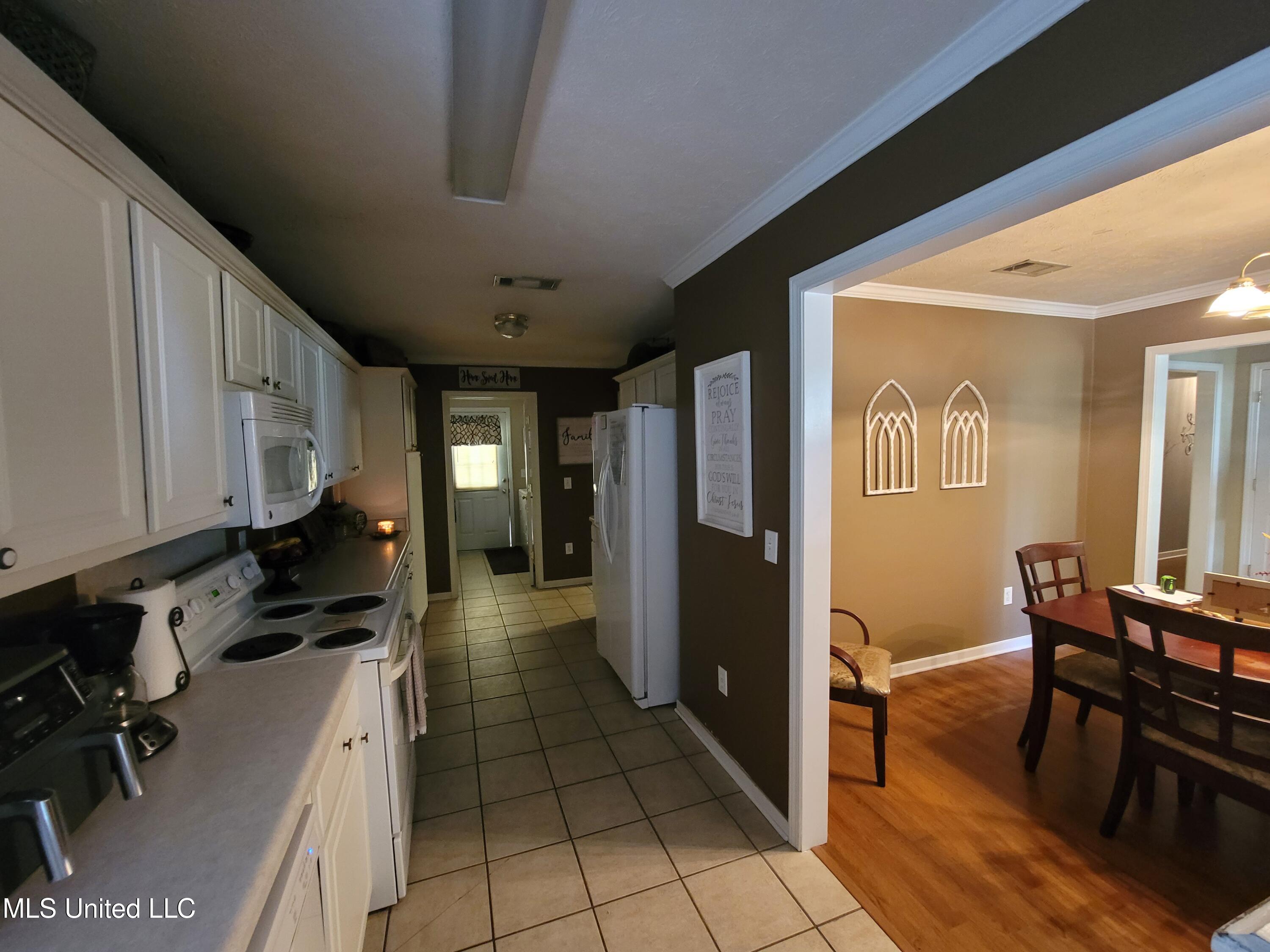 317 Willow Run Pearl, MS 39208 - Photo 38 of 49 Kitchen/Dining