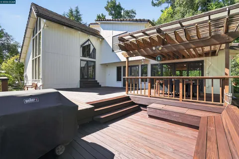 $1,699,000 | 163 El Toyonal, Orinda, CA 94563