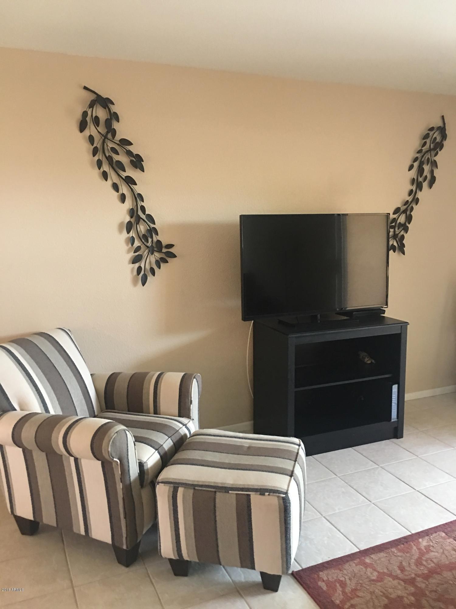 540 South West Road, Unit 7 Wickenburg, AZ 85390 - Photo 11 of 27 a living room with furniture