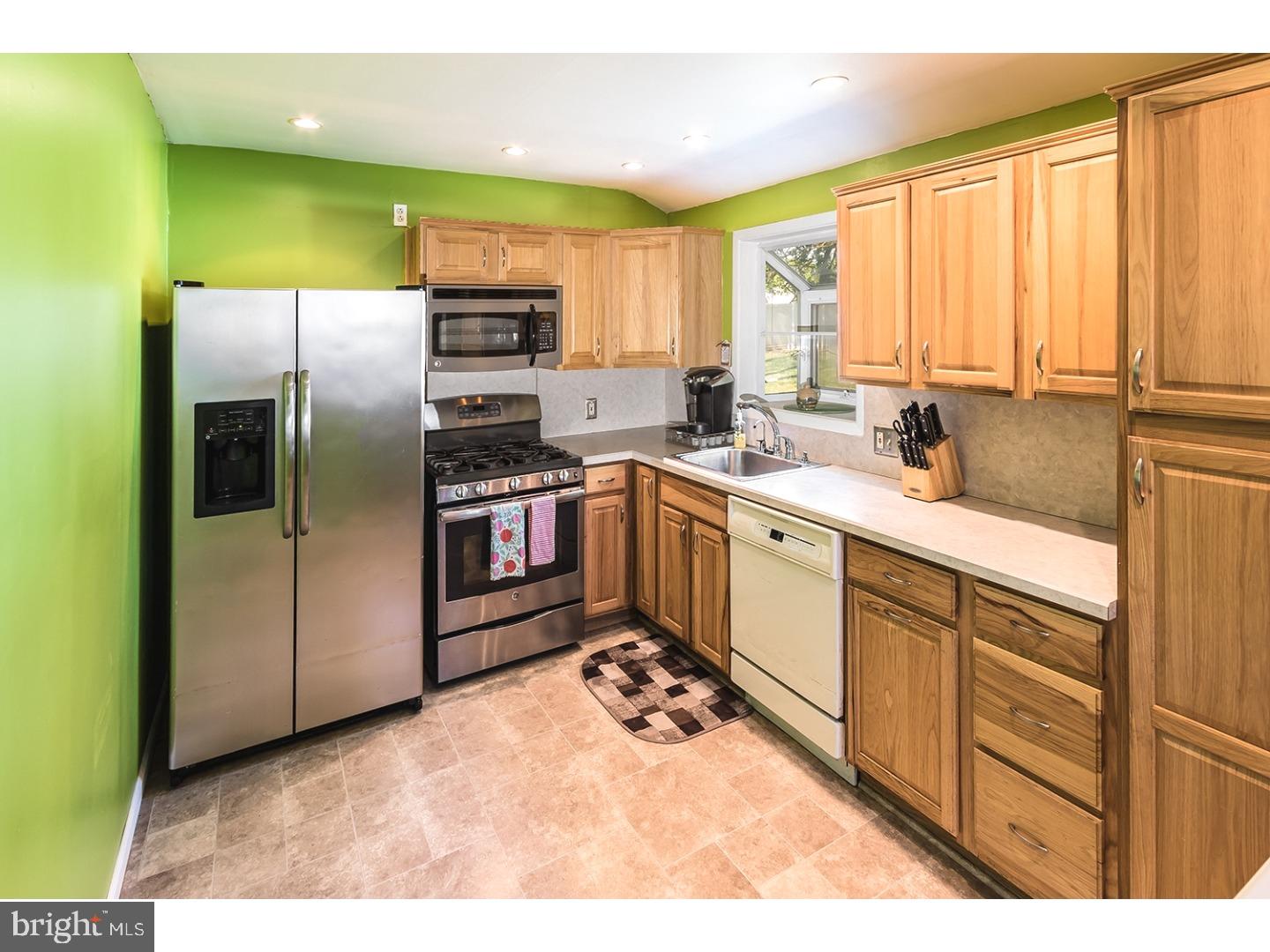 2102 Andover Road Riverton, NJ 08077 - Photo 6 of 22 Kitchen