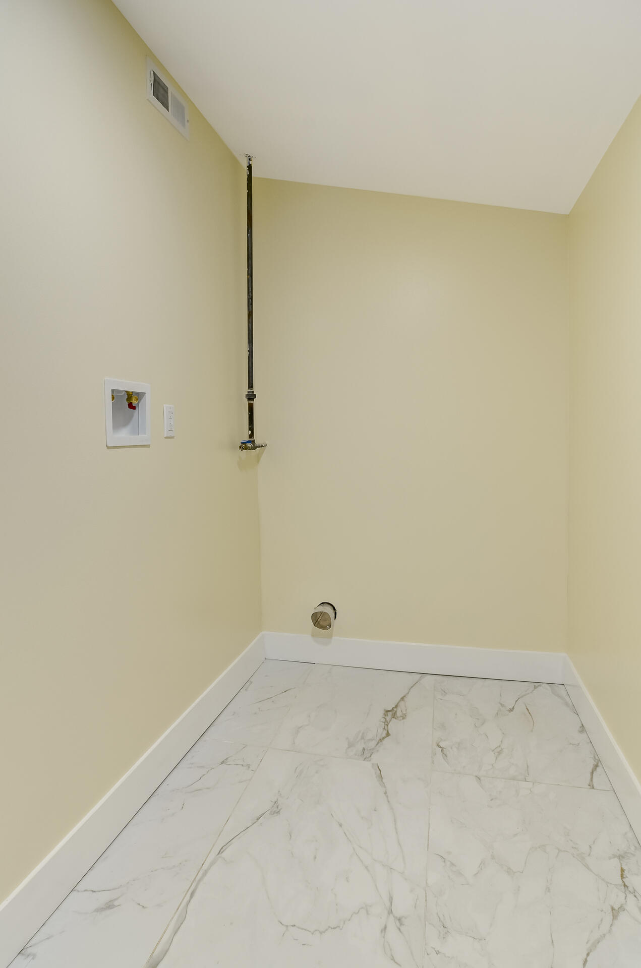 4381 Lincoln Street Gary, IN 46408 - Photo 15 of 24 a view of small space