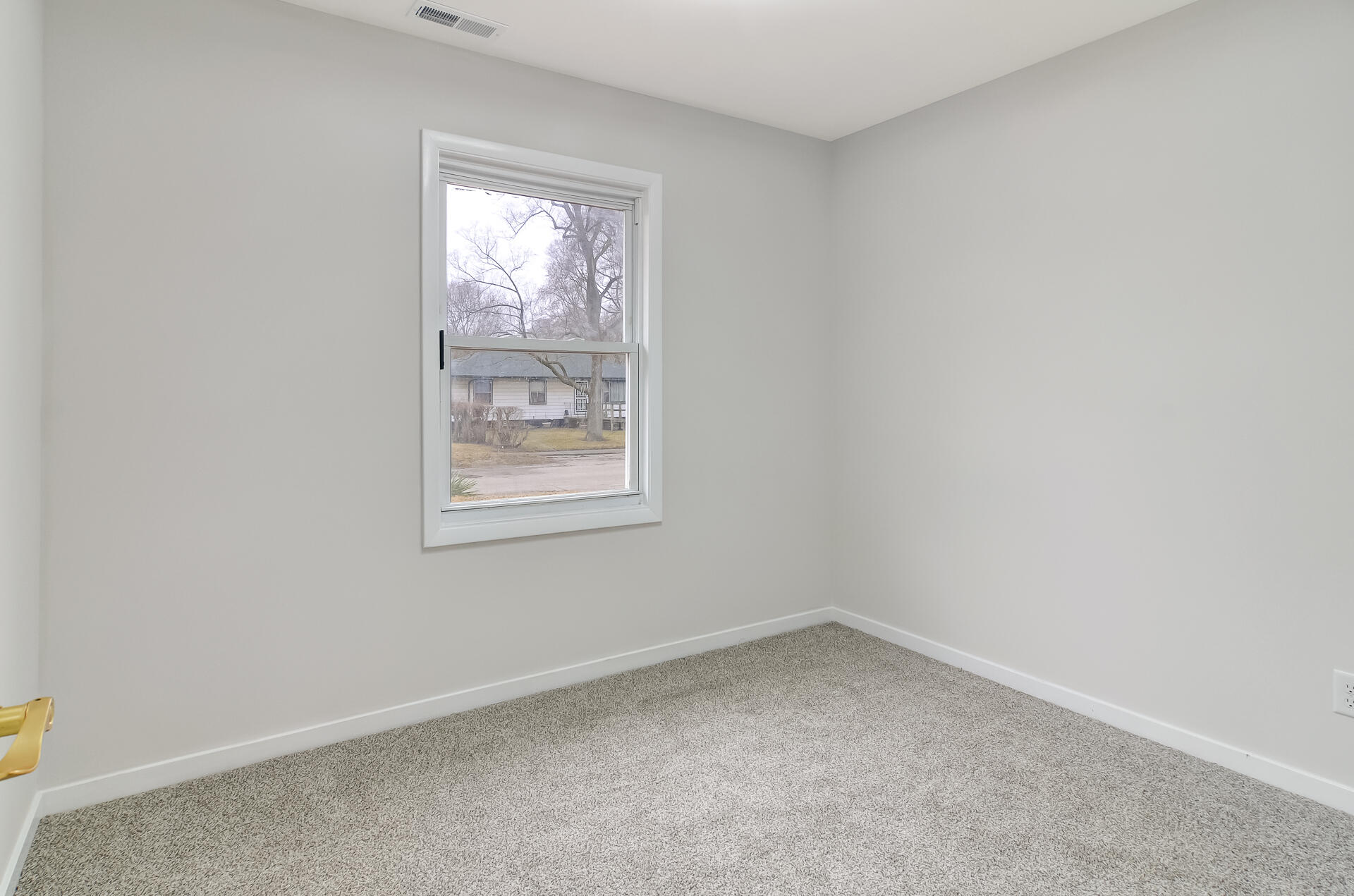 4381 Lincoln Street Gary, IN 46408 - Photo 20 of 24 an empty room with a window