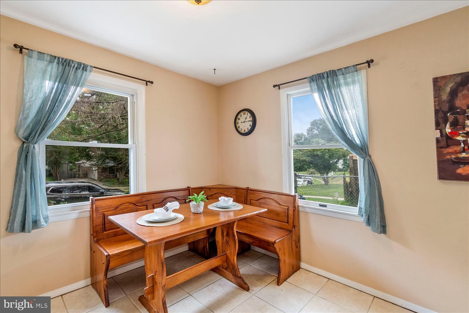 1235 Seven Oaks Road Baltimore, MD 21227 - Photo 14 of 27 Host Your Next Dinner Party Here