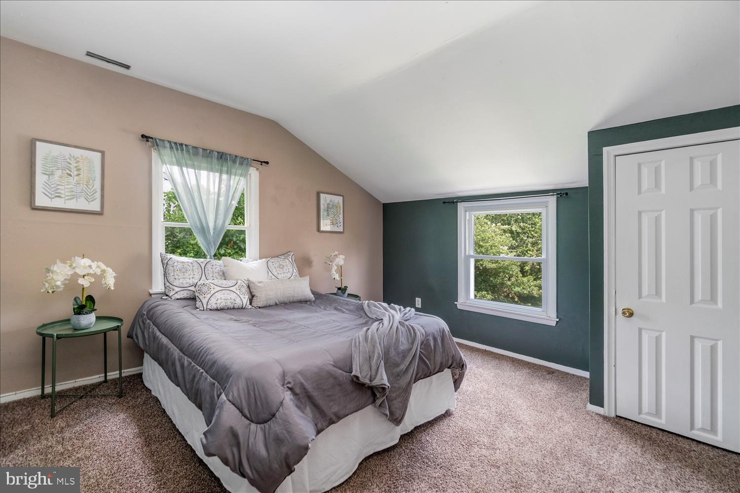 1235 Seven Oaks Road Baltimore, MD 21227 - Photo 15 of 27 Warm Space to Rest and Relax
