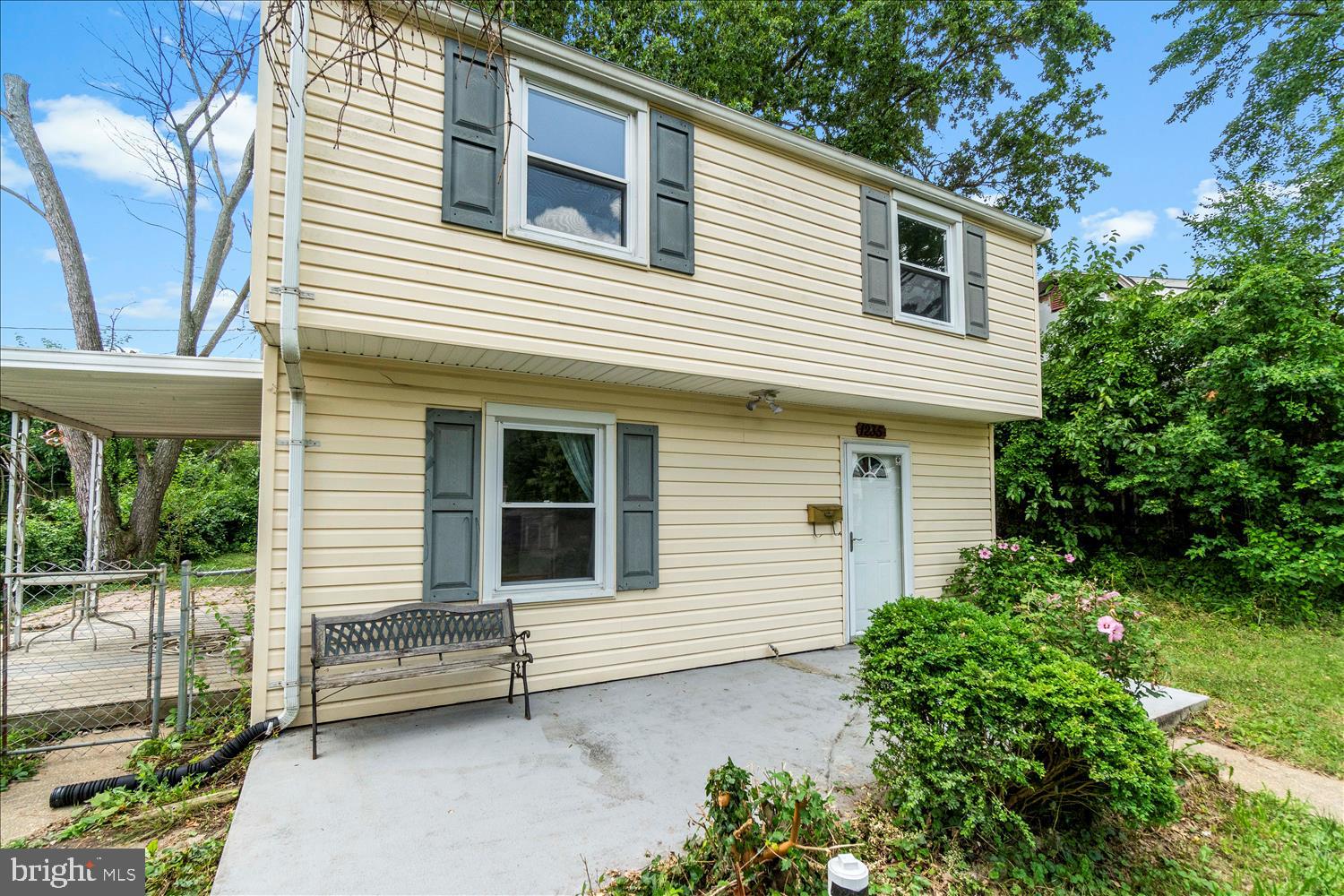 1235 Seven Oaks Road Baltimore, MD 21227 - Photo 3 of 27 Inviting Front Porch