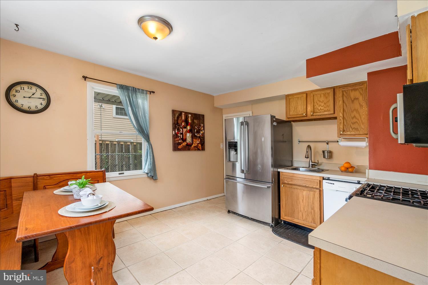 1235 Seven Oaks Road Baltimore, MD 21227 - Photo 10 of 27 Great Space for Family Dinners