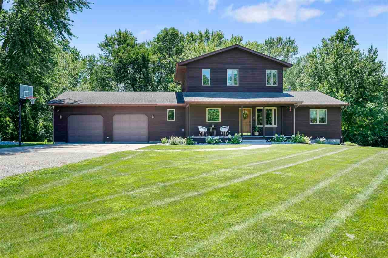 2155 Sugar Bottom Road Northeast Solon, IA 52333 - Photo 1 of 43 Gallery Image 1