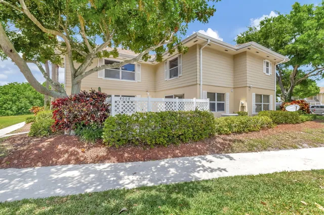 $2,300 | 4004 Medford Court, Boynton Beach, FL 33436