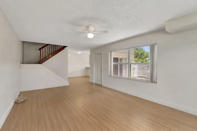 $2,300 | 4004 Medford Court, Boynton Beach, FL 33436