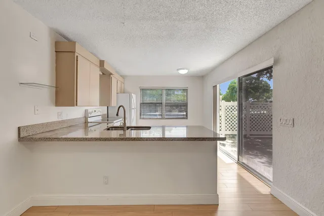 $2,300 | 4004 Medford Court, Boynton Beach, FL 33436