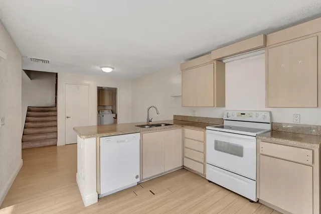 $2,300 | 4004 Medford Court, Boynton Beach, FL 33436