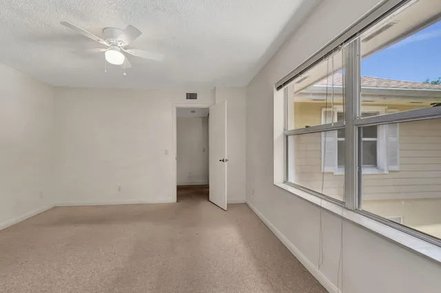 $2,300 | 4004 Medford Court, Boynton Beach, FL 33436