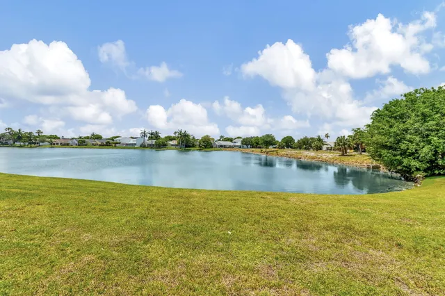 $2,300 | 4004 Medford Court, Boynton Beach, FL 33436
