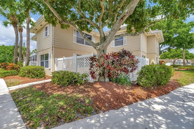 $2,300 | 4004 Medford Court, Boynton Beach, FL 33436