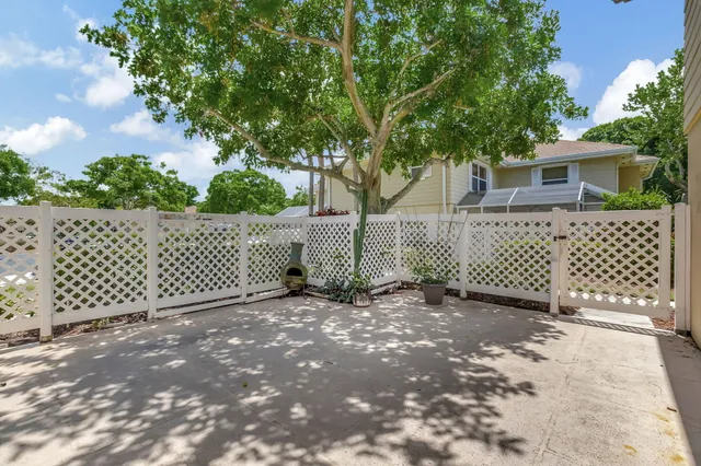 $2,300 | 4004 Medford Court, Boynton Beach, FL 33436