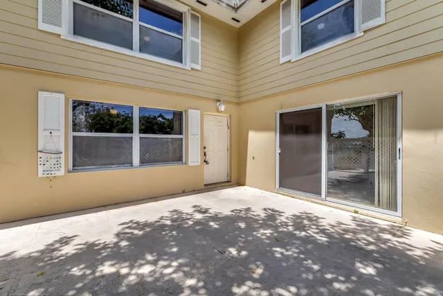 $2,300 | 4004 Medford Court, Boynton Beach, FL 33436