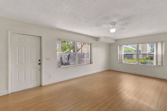 $2,300 | 4004 Medford Court, Boynton Beach, FL 33436