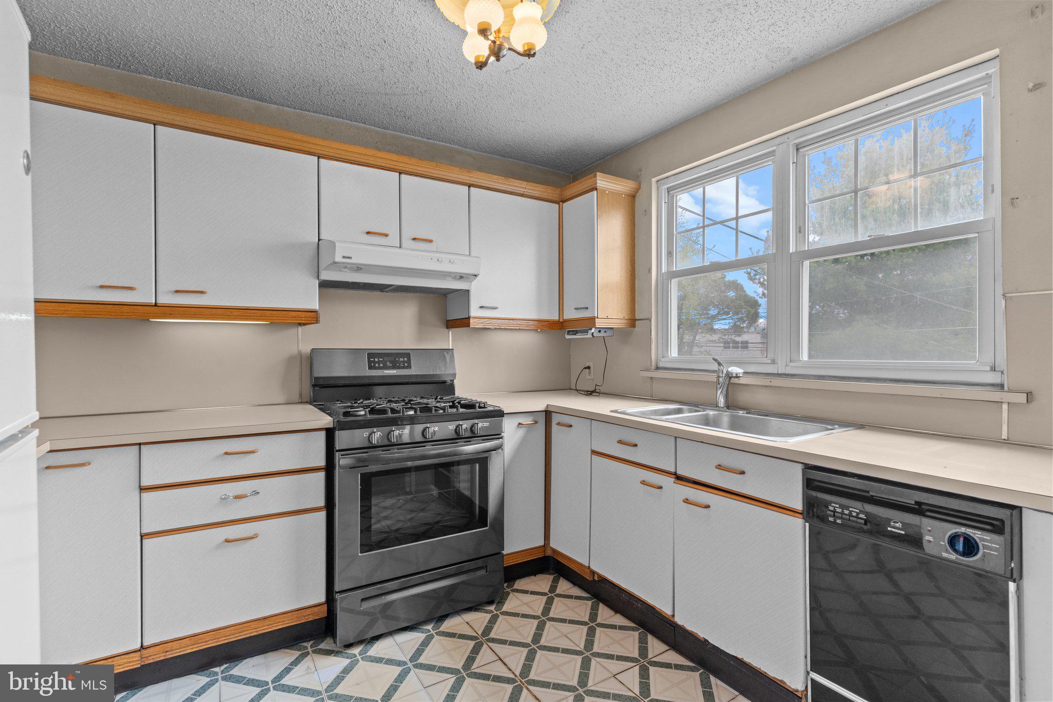 12157 Aster Road Philadelphia, PA 19154 - Photo 11 of 24 Gallery Image 11