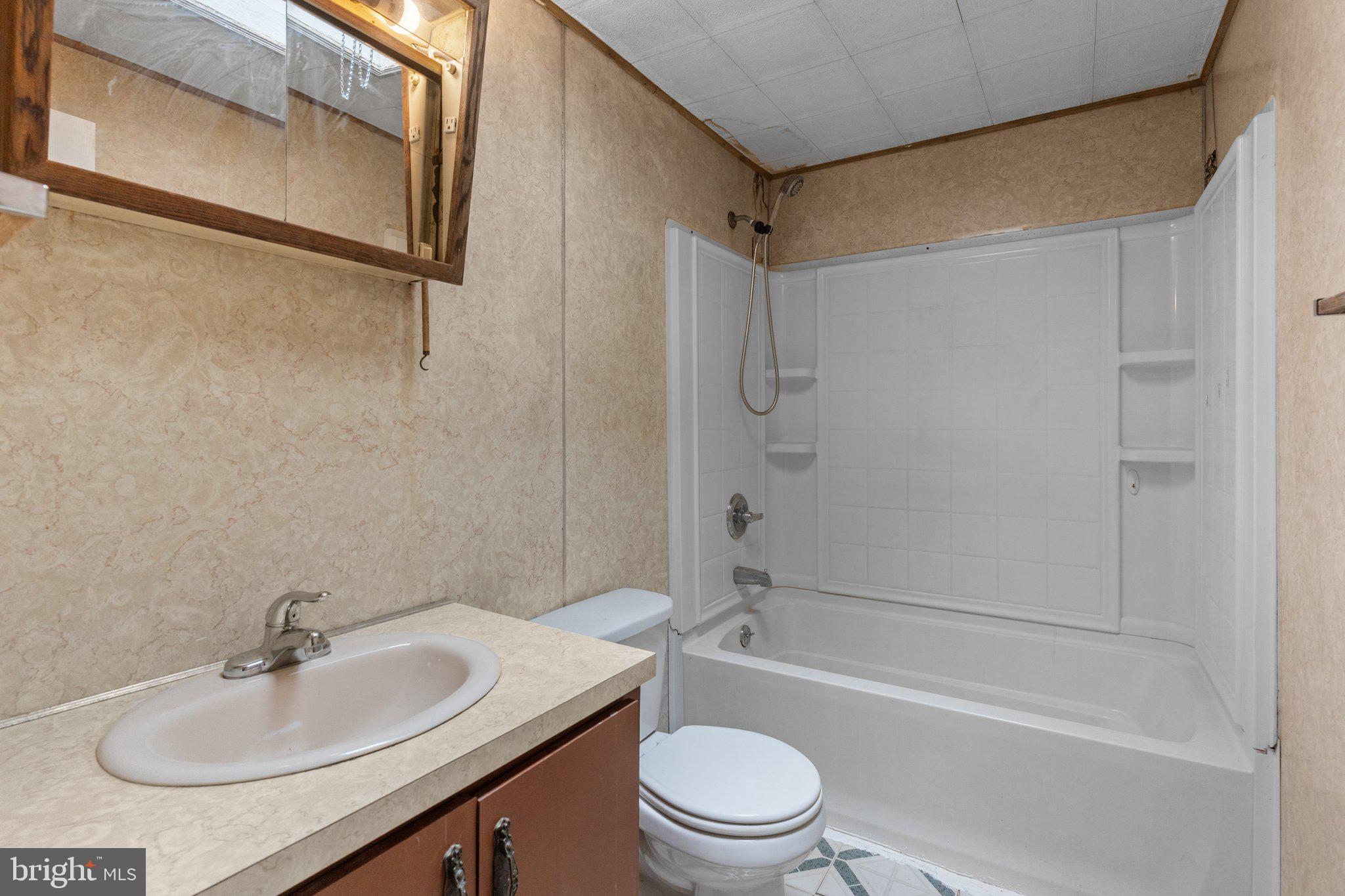12157 Aster Road Philadelphia, PA 19154 - Photo 15 of 24 Main bath