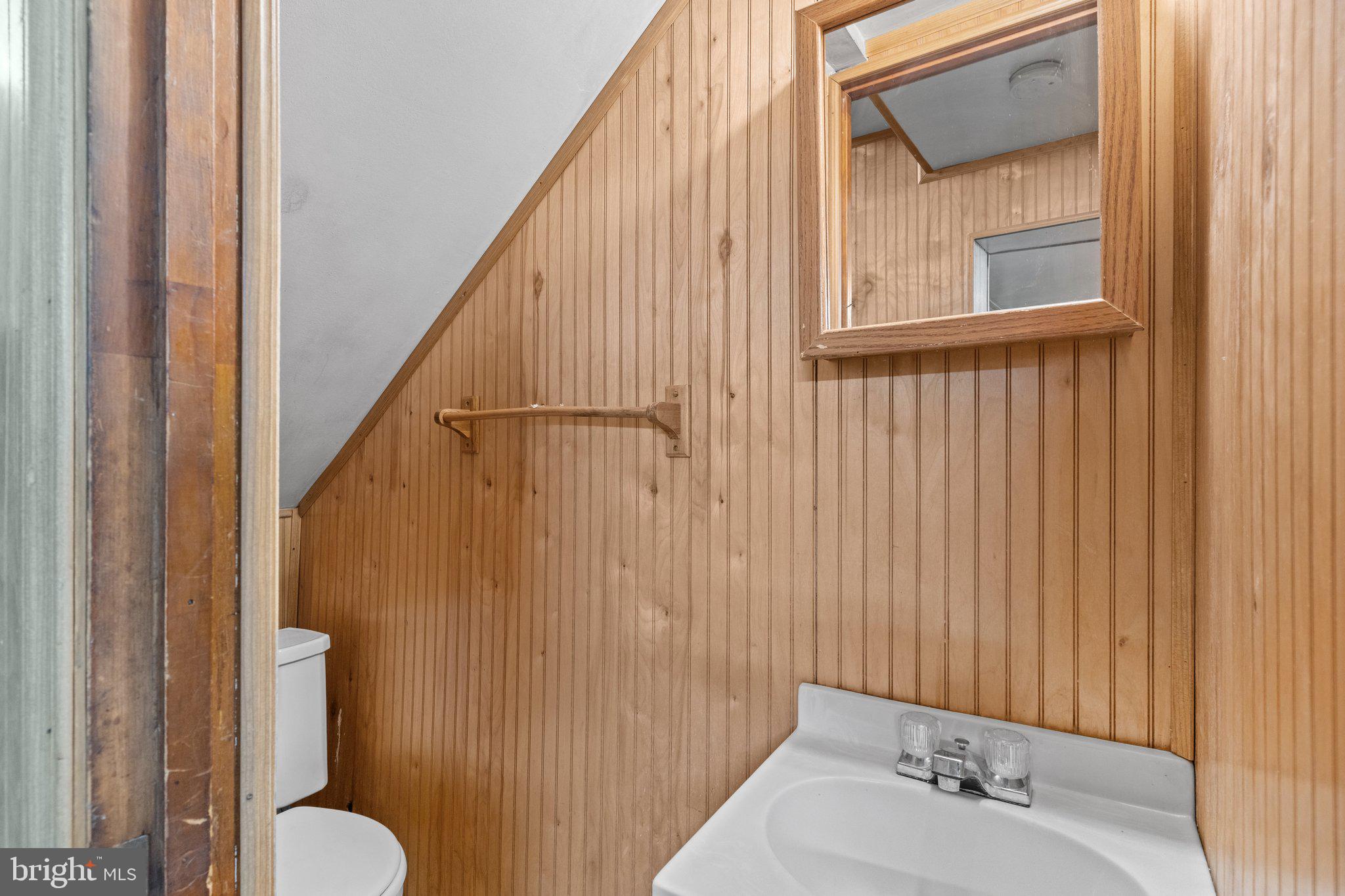 12157 Aster Road Philadelphia, PA 19154 - Photo 20 of 24 powder room