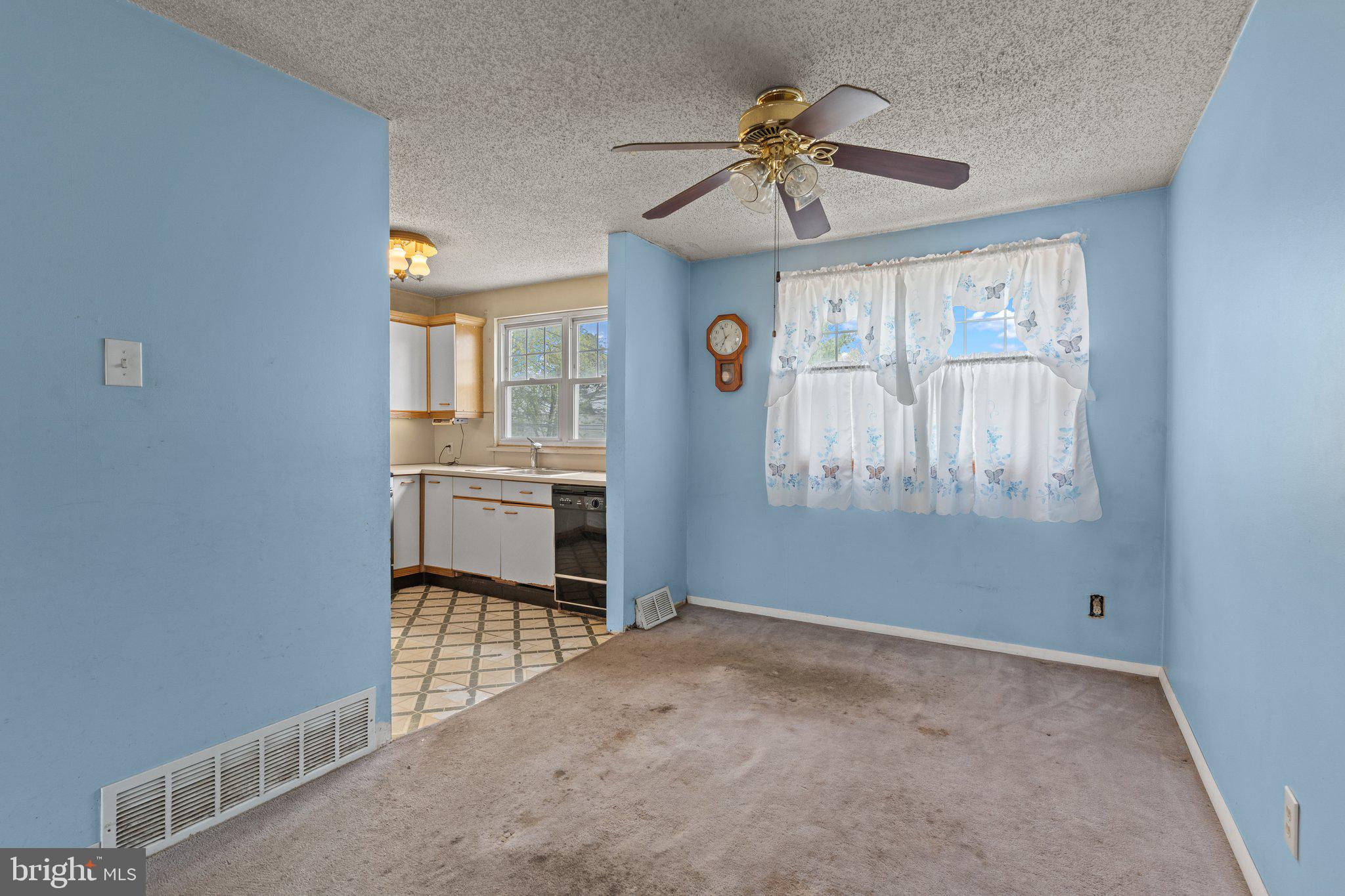 12157 Aster Road Philadelphia, PA 19154 - Photo 10 of 24 Gallery Image 10