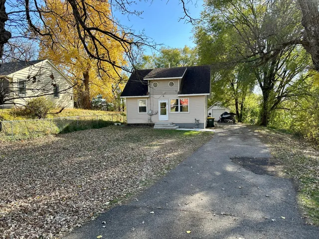 $195,000 | 109 1st Avenue Northwest, New London, MN 56273