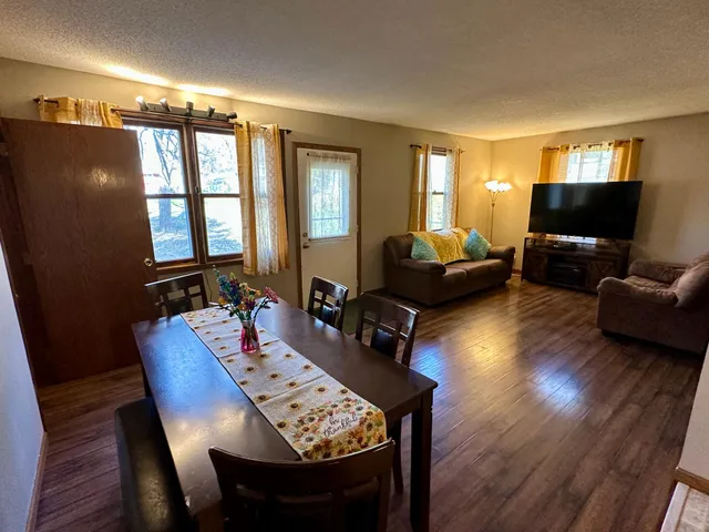 $195,000 | 109 1st Avenue Northwest, New London, MN 56273