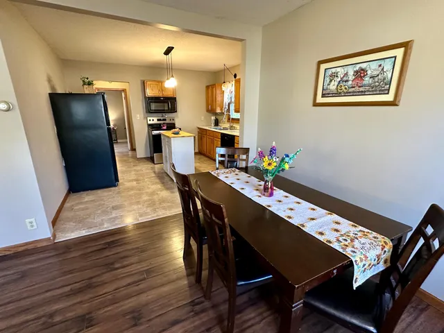 $195,000 | 109 1st Avenue Northwest, New London, MN 56273