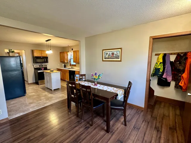 $195,000 | 109 1st Avenue Northwest, New London, MN 56273