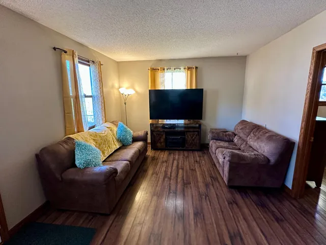 $195,000 | 109 1st Avenue Northwest, New London, MN 56273