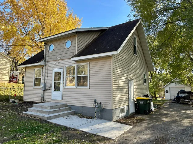 $195,000 | 109 1st Avenue Northwest, New London, MN 56273